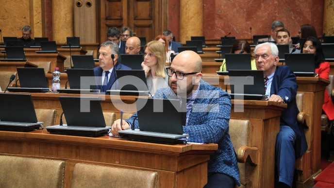 Vlast želi da održi sednicu